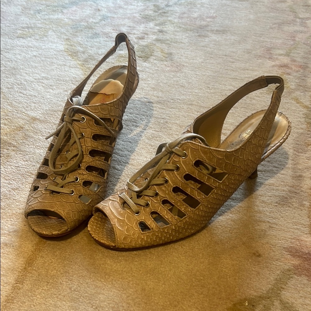 Stuart Weitzman Tan Sandals with Peep Toe Design - Picture 3 of 5